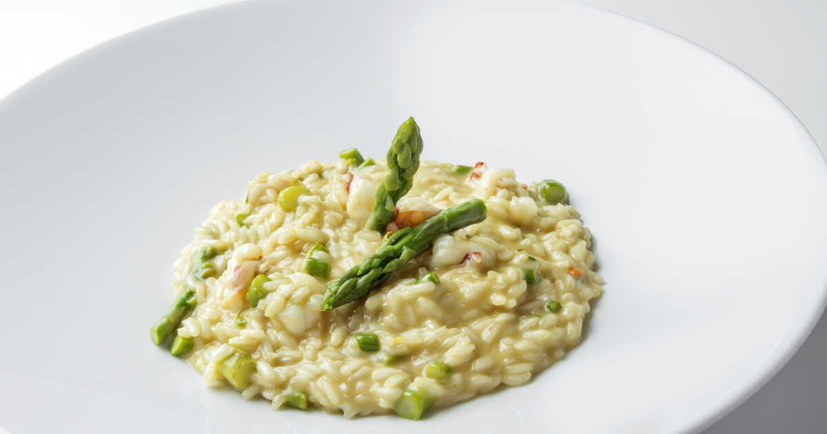 Le risotto aux asperges de Cyril Lignac : un zeste d'originalité qui étonne