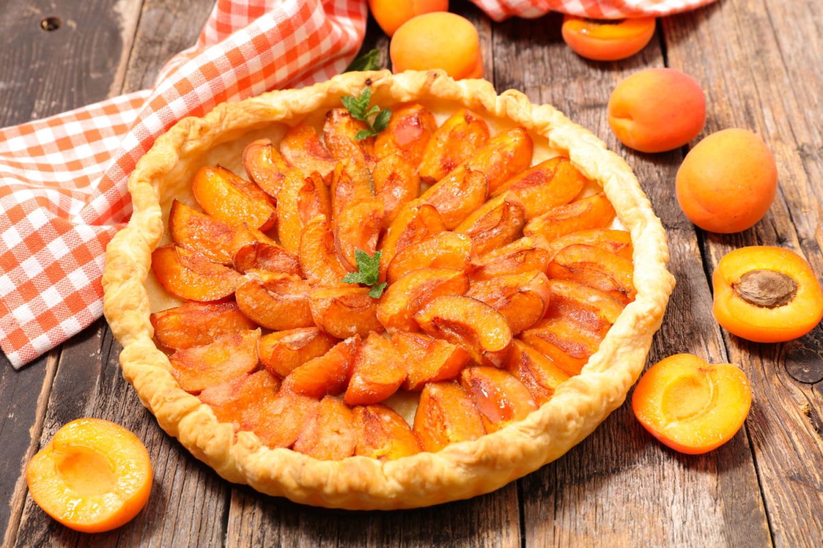 Julie Andrieu révèle son secret pour une tarte aux abricots parfumée à la lavande
