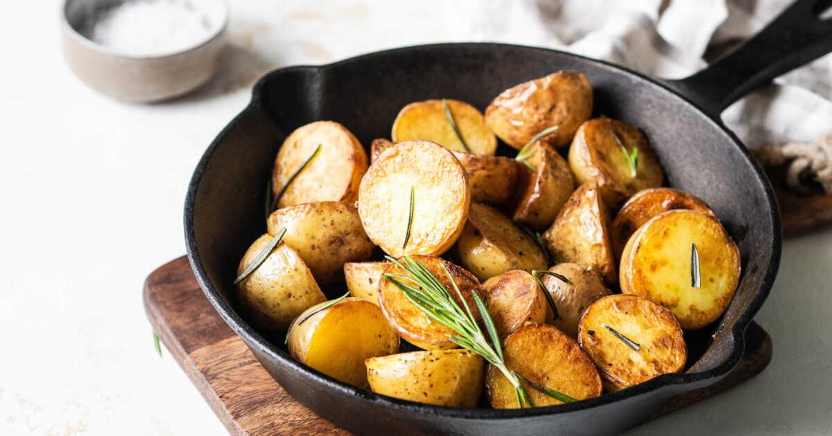 Pommes de terre caramélisées au miel : une recette irrésistible prête en 20 minutes