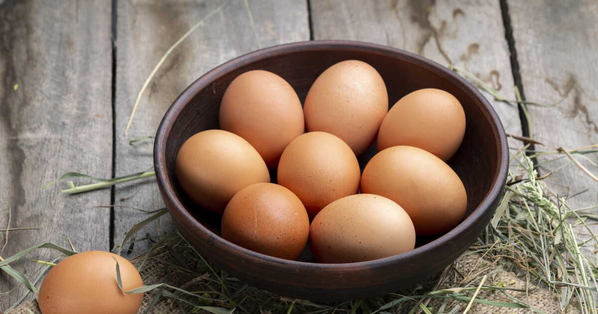 La méthode infaillible d'un chef MOF pour vérifier la fraîcheur des œufs