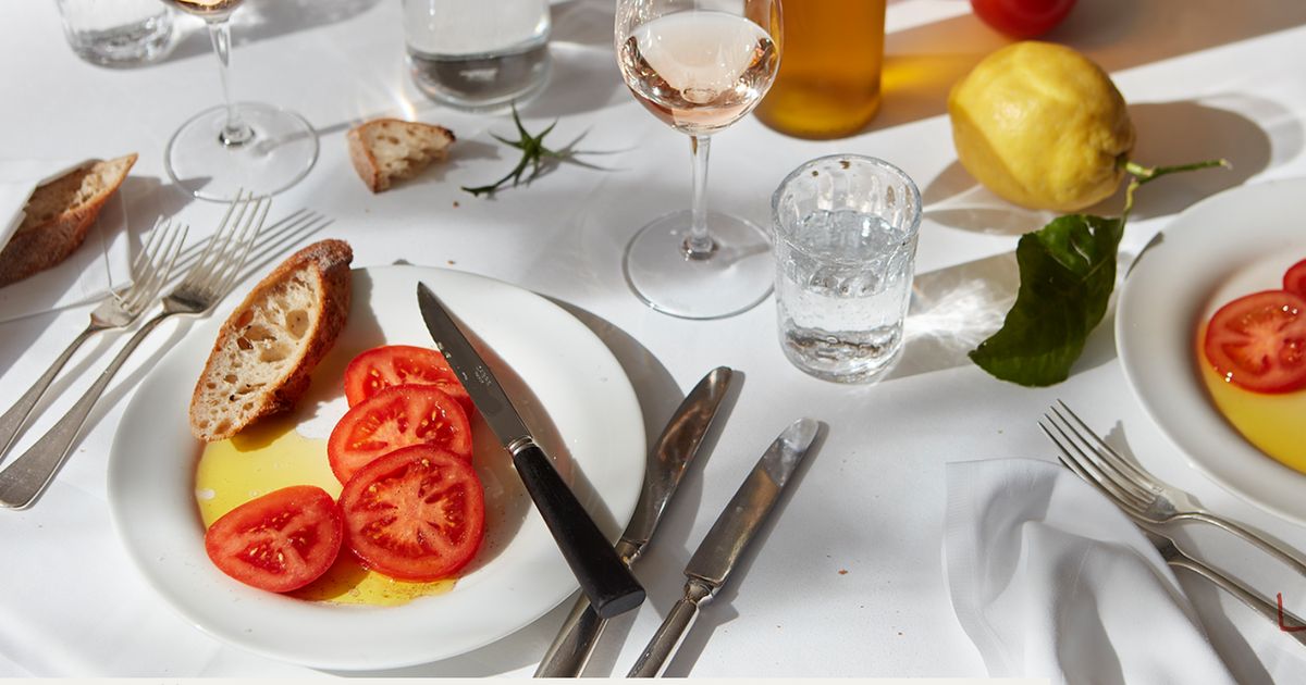 Une tomate crue provoque une tempête sur Internet : un phénomène inattendu