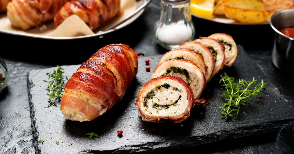 Une recette simple et savoureuse : le poulet roulé au jambon, mozzarella et pesto