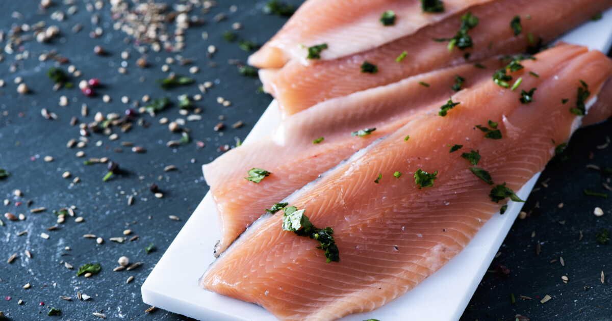 Des recettes festives à la truite fumée pour surprendre vos invités