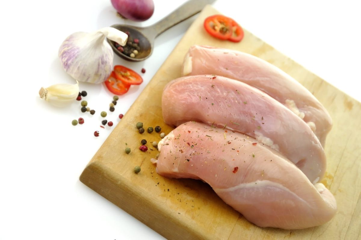 que sont ces filaments blancs sur le poulet et comment les éliminer facilement