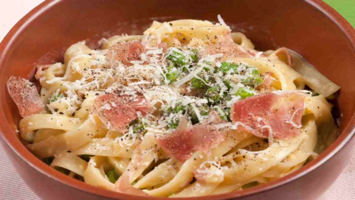 Fettuccine à la papalina : un plat traditionnel à goûter !