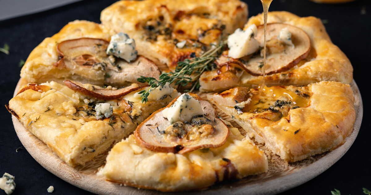Découvrez la magie d'une tarte salée aux poires et au bleu pour combler vos envies gourmandes