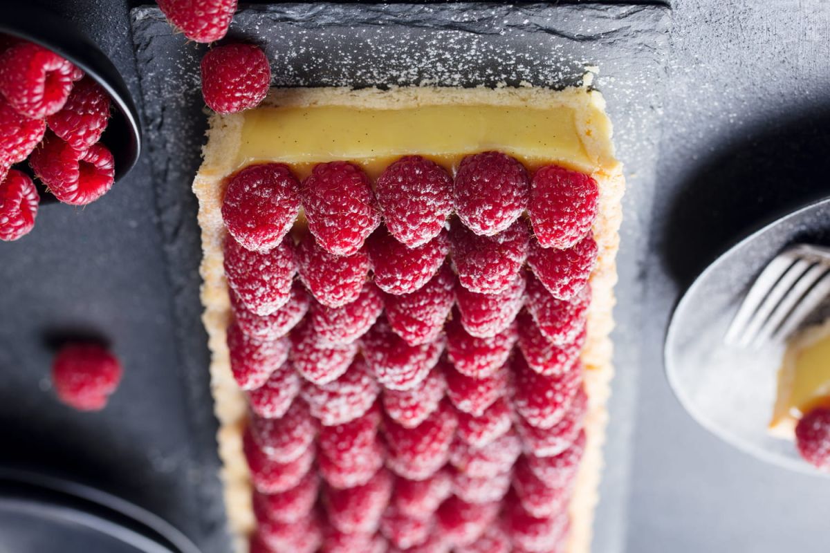 Découvrez la version revisitée de la tarte aux framboises de Cyril Lignac