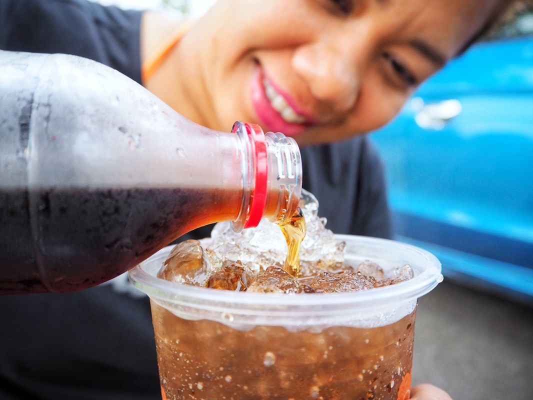 Boire sucré : l'alerte sur les sodas et jus face au diabète
