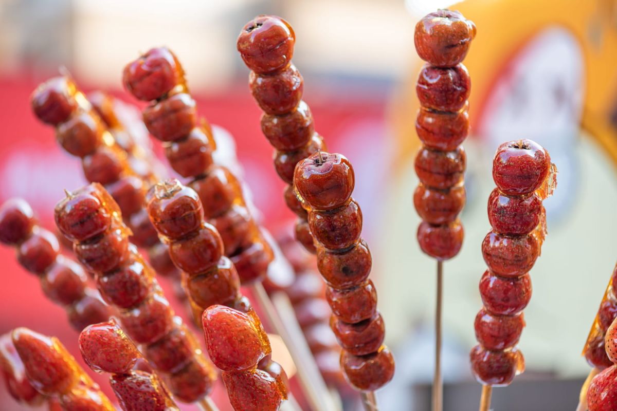 Tanghulu : la délicieuse tendance des brochettes de fruits enrobées de sucre