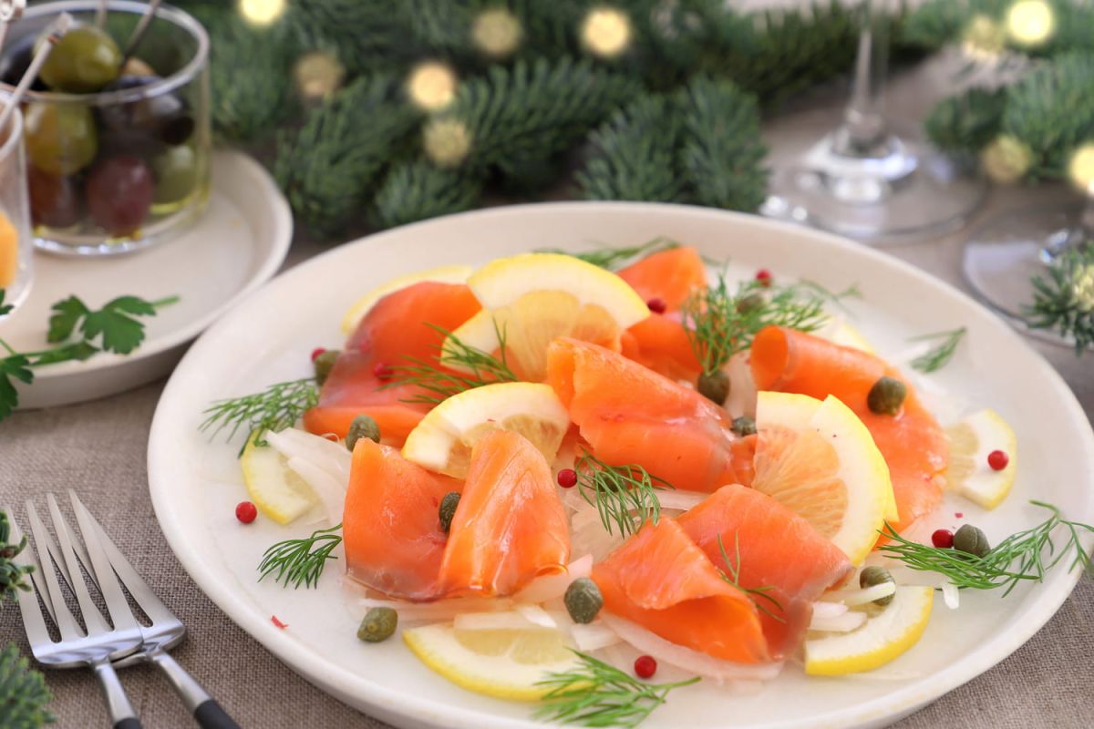 Délices de saumon fumé : astuces pour une présentation parfaite