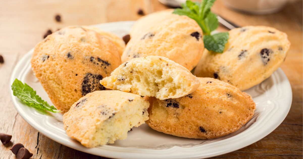 Des madeleines légères aux pépites de chocolat pour un goûter gourmand