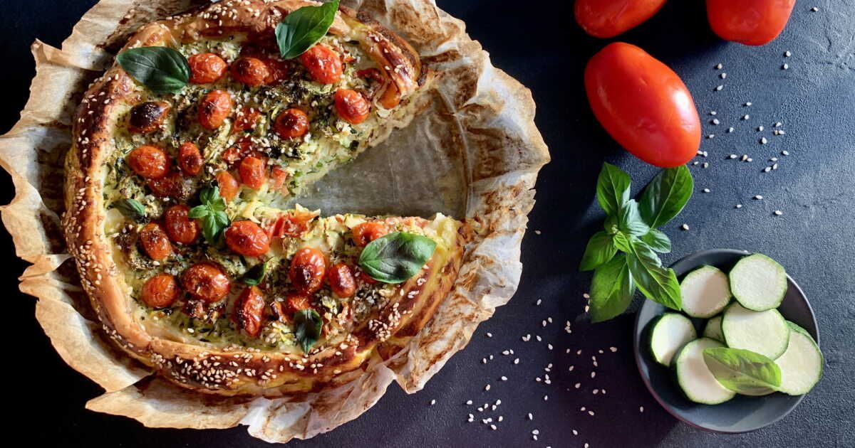 Un gâteau salé aux courgettes et tomates cerises pour prolonger l’été