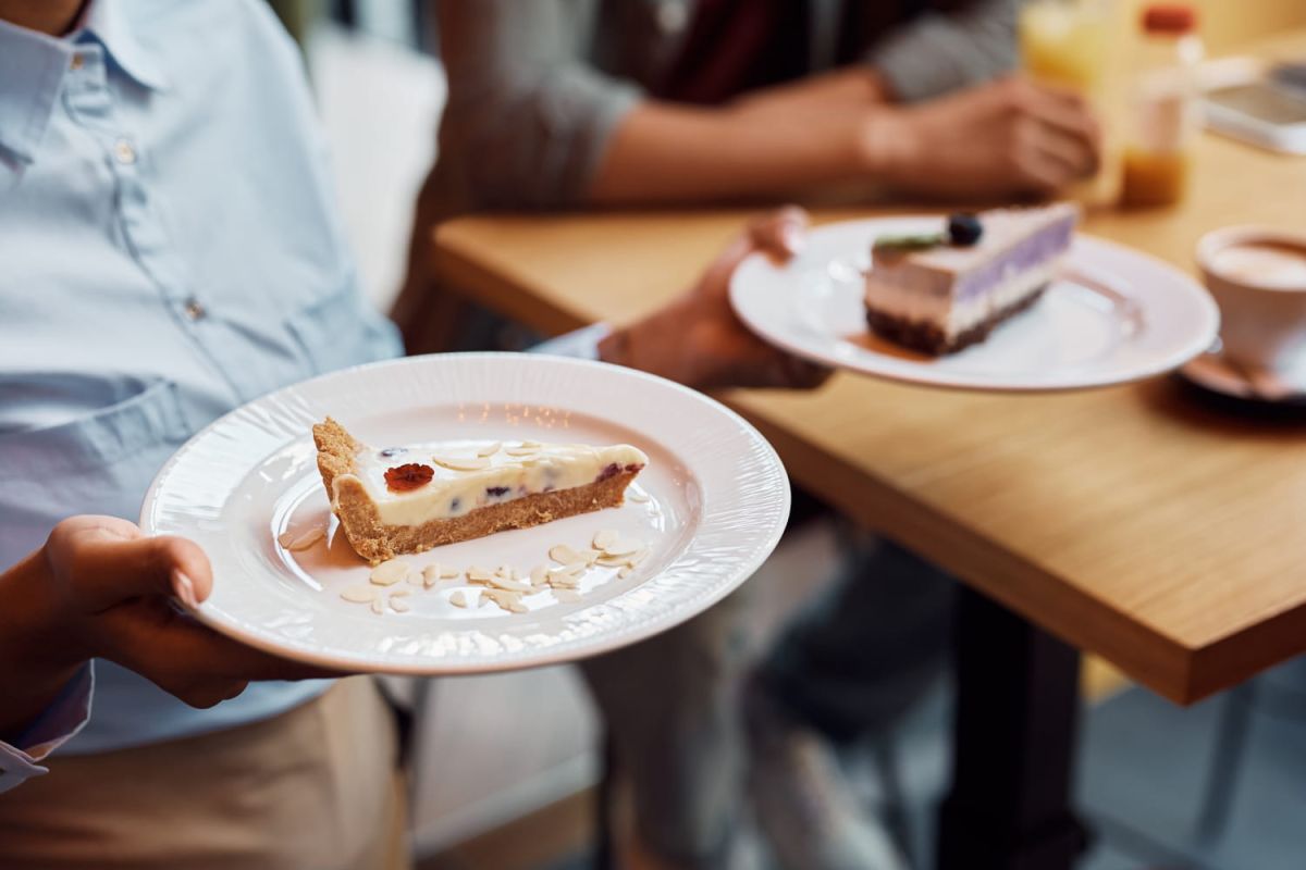 Les secrets des serveurs pour vous séduire avec un dessert au restaurant