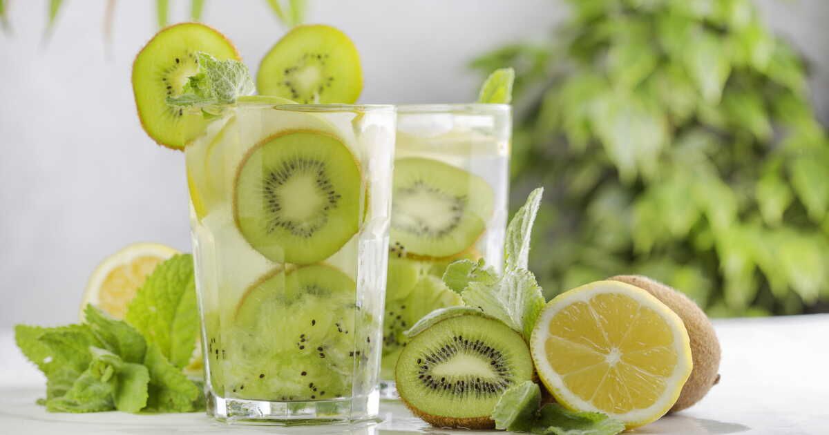 Découvrez la citronnade citron-kiwi pour des journées d'été pétillantes