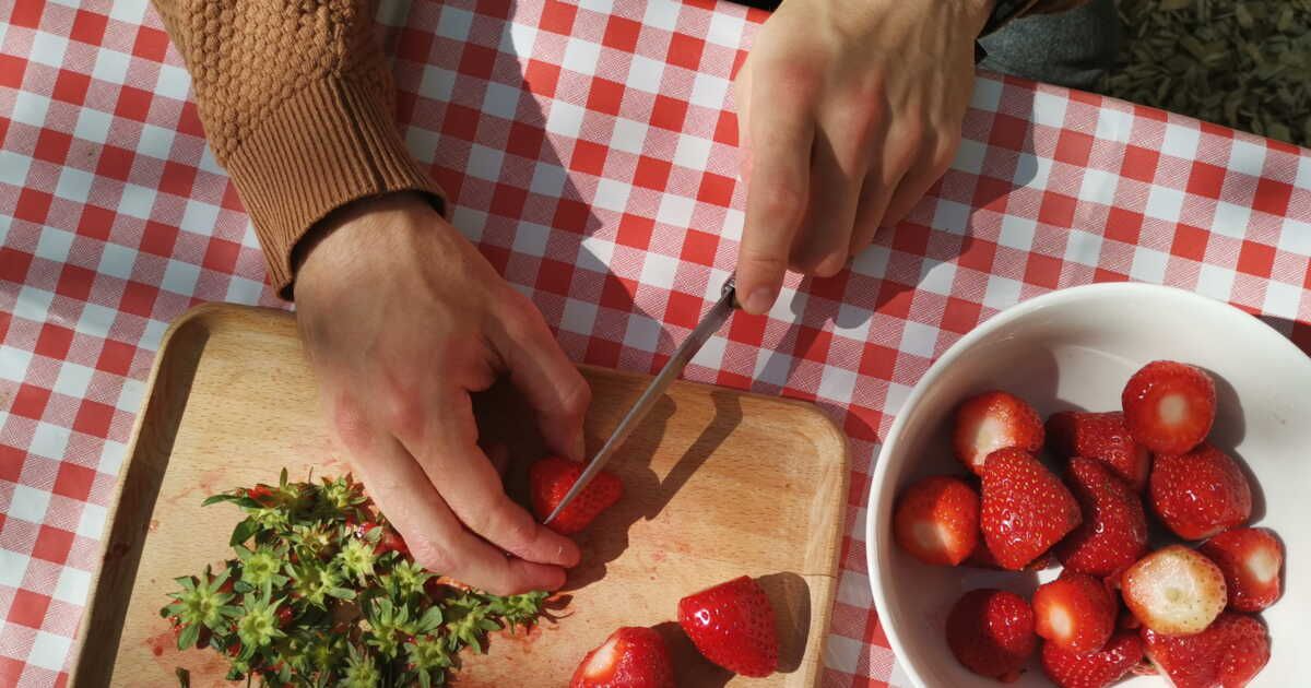 Transformez vos queues de fraises en une gelée délicieuse et anti-gaspillage
