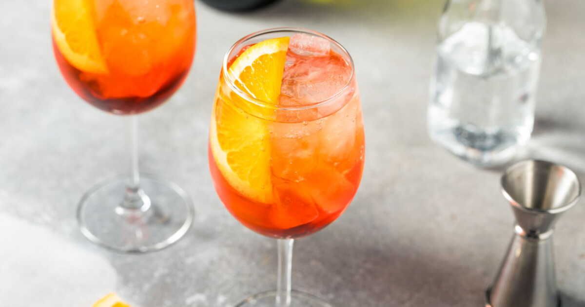 Découvrez 6 variations du spritz pour des cocktails estivaux irrésistibles