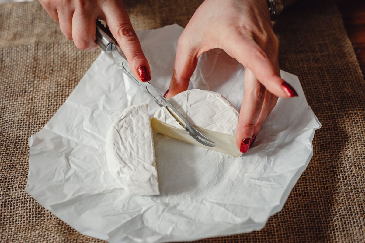 Intoxication alimentaire : la croûte de fromage protège-t-elle vraiment ?