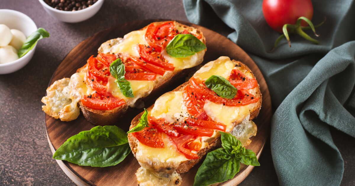 Découvrez la bruschetta au chorizo, un délice express pour vos apéros chaleureux