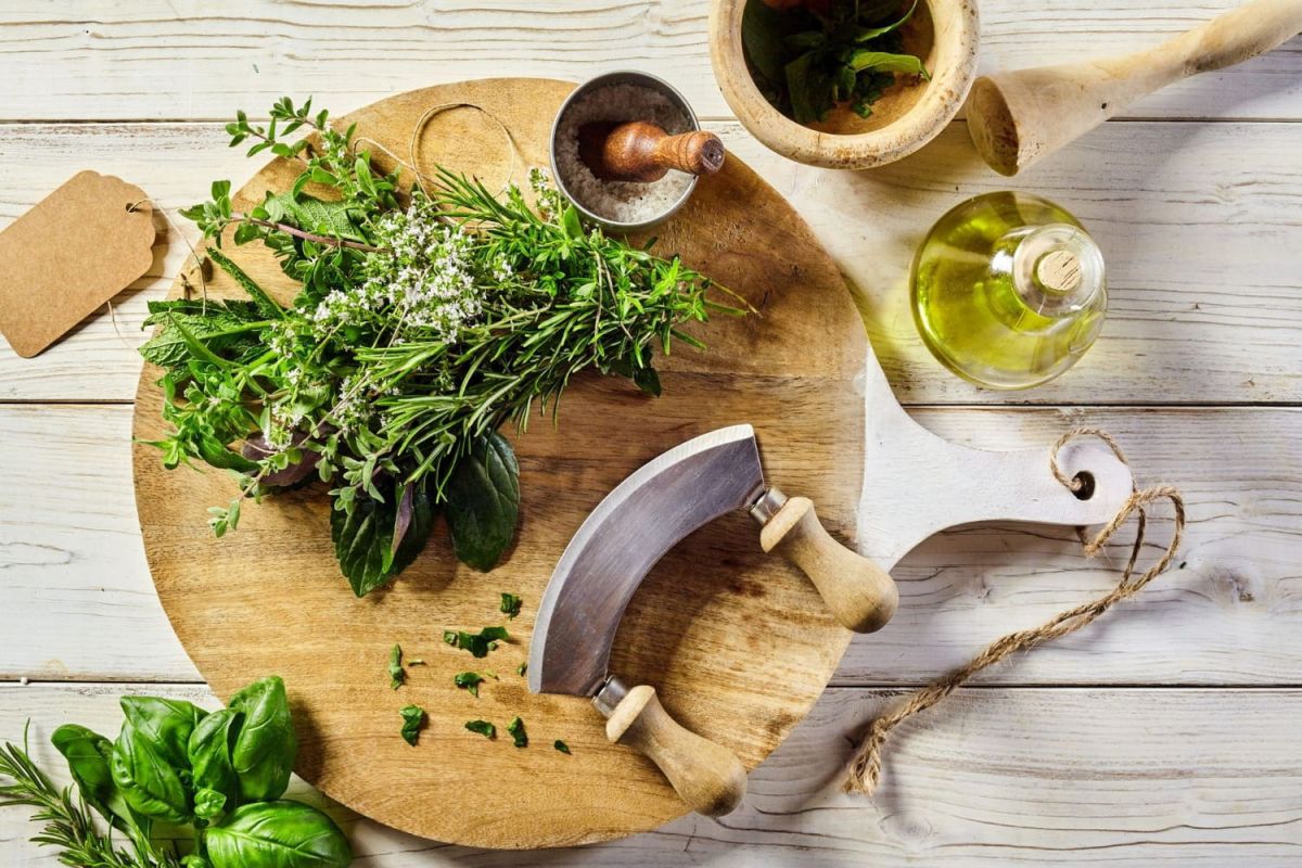 Comment ciseler vos herbes rapidement et sans effort
