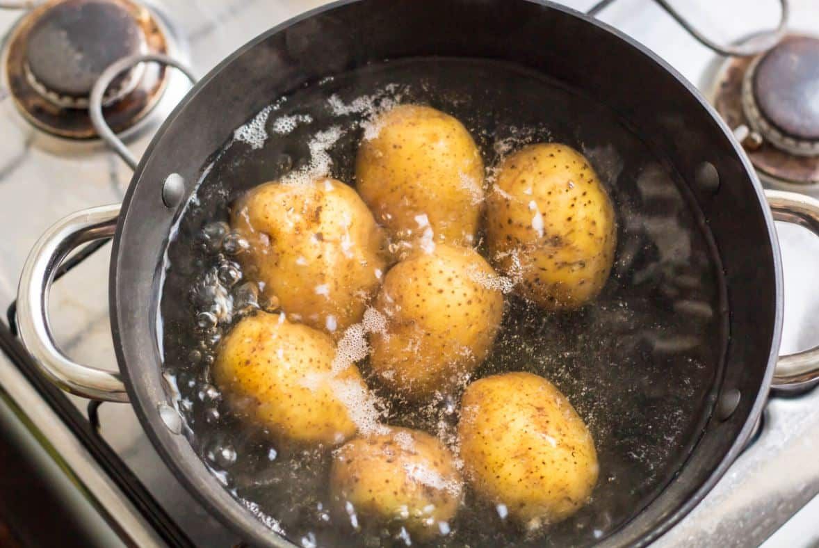 8 astuces étonnantes pour réutiliser l'eau de cuisson des pommes de terre