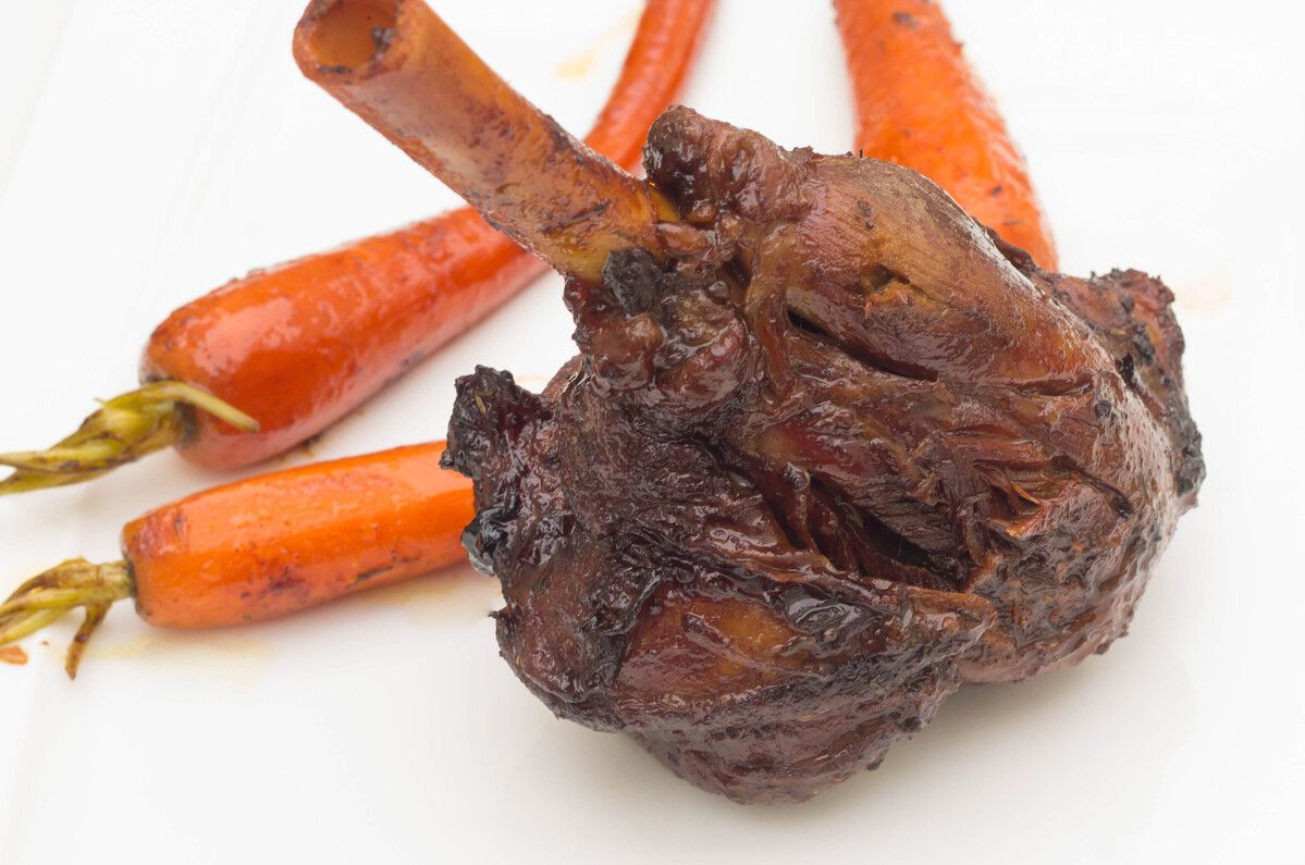 Découvrez la recette irrésistible des souris d'agneau confites au four
