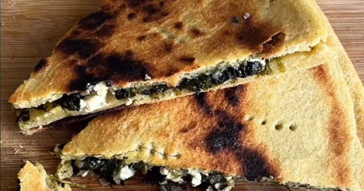 Découvrez la kesra épinards fêta, un délice à tomber!