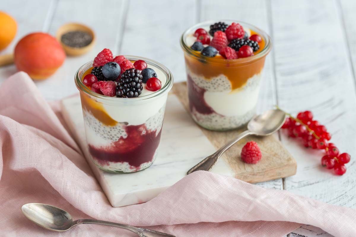 Chia pudding au lait de coco, framboises et yaourt