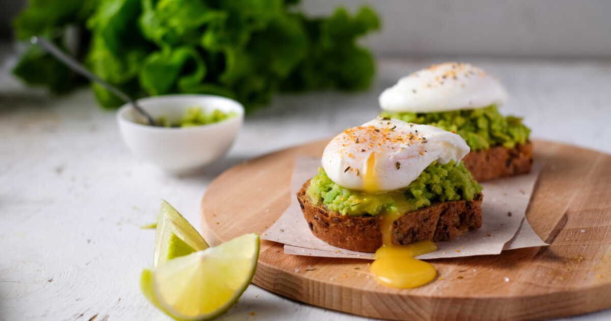 Découvrez l'irrésistible œuf bénédicte : 3 recettes pour sublimer votre brunch