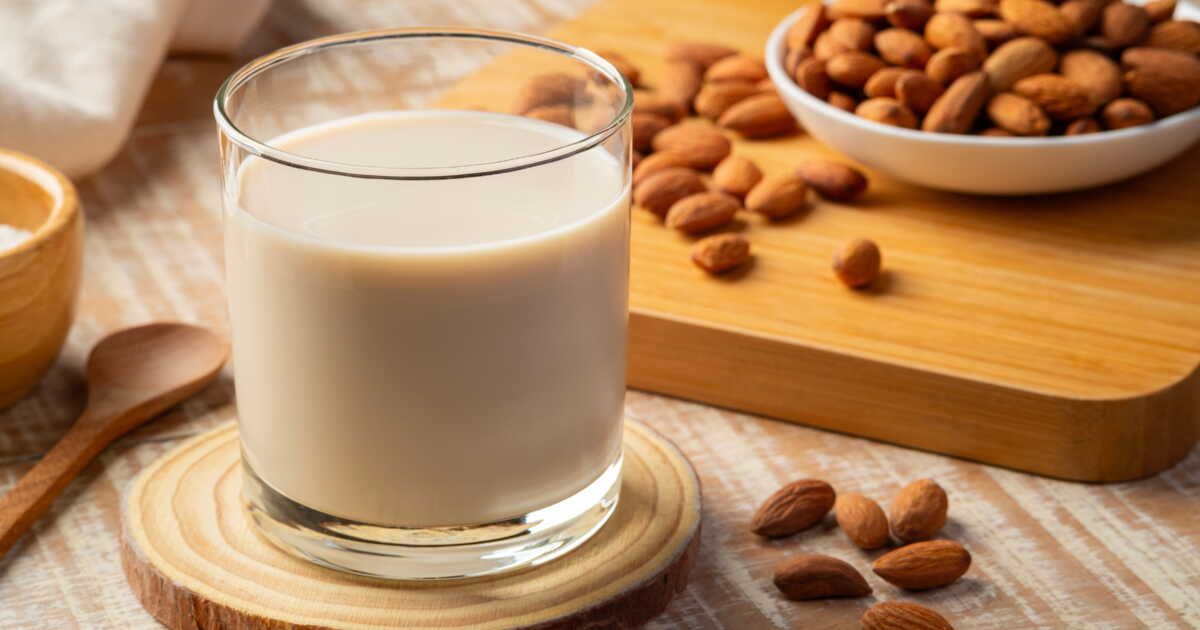 Les secrets du lait d'amande : pourquoi cette boisson est un allié santé