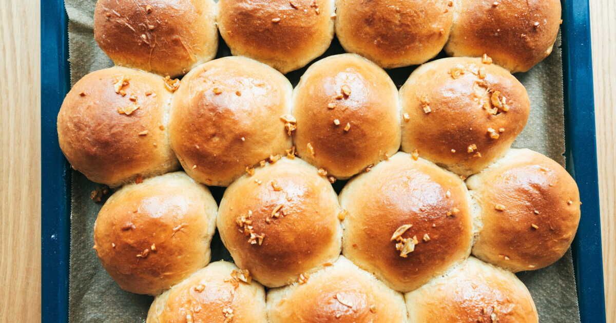 Réveillez vos apéros avec cette brioche au fromage au cheddar et à la mozzarella