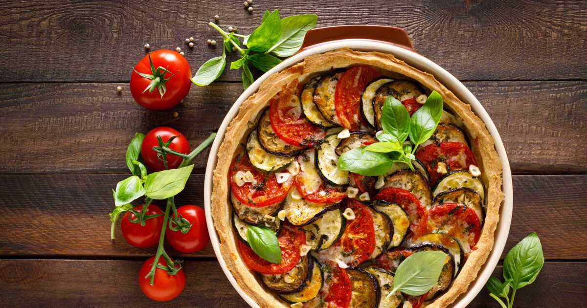 Tarte tatin aux aubergines et fromage frais : la recette de Cyril Lignac prête en 30 minutes chrono
